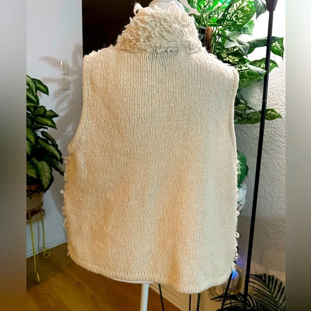 Mossimo cream knit vest size M